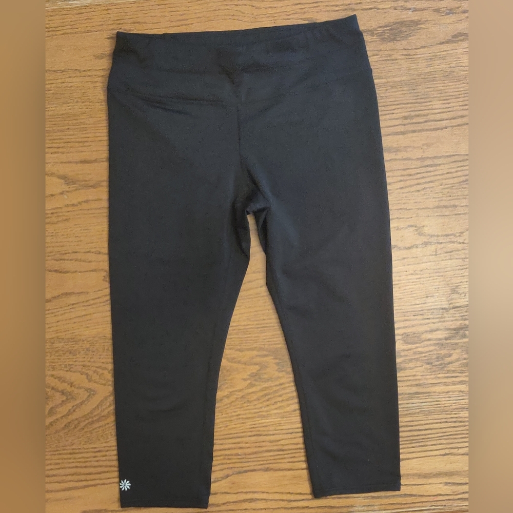 Athleta Sonar Capri Cropped Leggings Black Rear Zip Pocket Medium